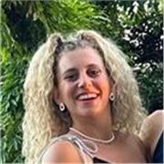 Laureata magistrale in lingue straniere, anni insegno spagnolo a bambini, ragazzi e adulti