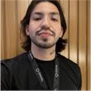 Fui profesor de inglés en mi ciudad, soy de Brasil. Enseñé en línea durante la pandemia y presencialmente después de que terminó.