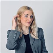 Me defino como una persona energética, paciente y simpática ,con mucha comunicación sobre los niños y padres