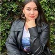 Profesora de historia del arte y técnicas artísticas como escultura, pintura acrílica, acuarela, óleo, entre otras