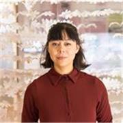 Als erfahrene Yoga- und Pilateslehrerin bietet sie effektives Einzeltraining in ihrem Studio in Charlottenburg, bei Ihnen zu Hause