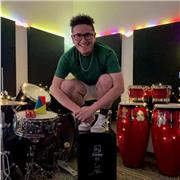 Clases personalizadas de percusión (timbales, congas, bongó, cajón) y batería para todas las edades y niveles