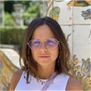 Diplomata al liceo scientifico impartisce lezioni di matematica per elementari, medie