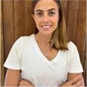 Profesora de fisioterapia y ciencias de la salud, apta para todas las edades y niveles.