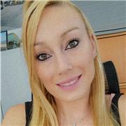 Imparto clases de apoyo a niños y niñas para mejorar el nivel escolar y también enseño idiomas a extrangeros.