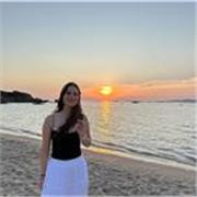 Profesora titulada en Inglés con 5 años de experiencia. Ofrece clases particulares online en Madrid.