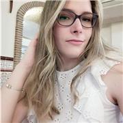 Profesora de magisterio de primaria que ofrece clases para ESO o primaria