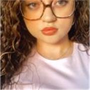 Soy una chica en su último curso de Educación Social. Ofrezco apoyo a niños/as de infantil y primaria.