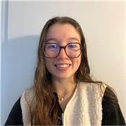 Étudiante en deuxième année de langue anglaise propose des cours particuliers de la primaire au lycée.