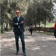 Laureato in Conservatorio impartisce lezioni di Batteria e Percussioni e Teoria e Solfeggio