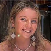 Estudiante universitaria responsable y paciente, con experiencia como monitora infantil, ofrece clases de refuerzo escolar para ni