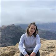 Docente polivalente dispuesta a dar clases a alumnado de cualquier rango de edad.