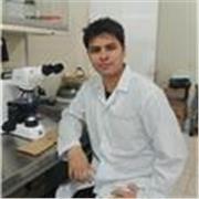 Maestro de biología para jóvenes de secundaria y preparatoria