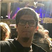 Licenciado en Historia dicta clases a niños y jóvenes de todas las edades