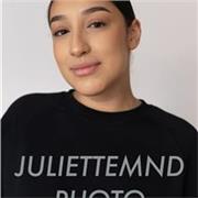 Diplômée de théâtre et d’art dramatique, il m’est semblé logique de donner des cours des français aux petits comme aux grands :)