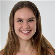Profesora de apoyo escolar que ofrece clases particulares de todo tipo de asignaturas para niños/as de primaria y secundaria
