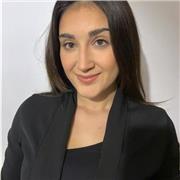 Estudiante con conocimientos de inglés y motivación para enseñar a niños y niñas