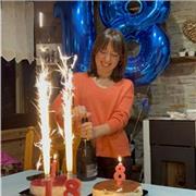 Studentessa universitaria si offre per aiuto compiti