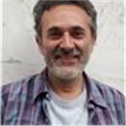 Artista visivo professionista impartisce lezioni di pittura e arte a ragazzi e adulti
