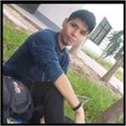 Profesor de química imparte clases a niños y adolescentes de todas las edades