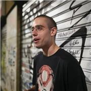 Laureato in ingegneria aerospaziale impartisce lezioni private in matematica e fisica a studenti di scuola superiore