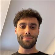 Profesor de psicología apto para todos los niveles.