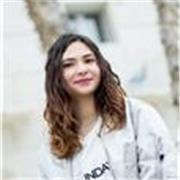 Doy clases particulares, principalmente a distancia, adaptadas a cada persona. Serían sobretodo de refuerzo y ayuda para el estudio.