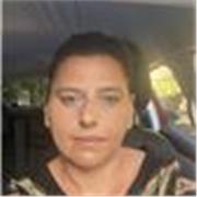 Italiana con ottime competenze linguistiche, ironica, entusiasta e seria.