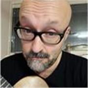 Insegnante diplomato in Chitarra Jazz offre lezioni di Chitarra Pop, Songwriting e produzione musicale