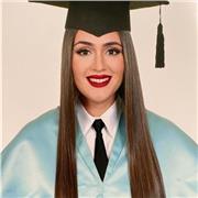 Graduada en magisterio apta para dar clases a niños de Primaria. Además, estoy formada en Neuroeducación, Inteligencia Emocional…