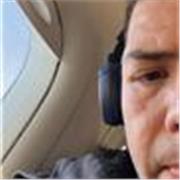 A personas extranjeras que desean aprender español de forma fácil y práctica. 