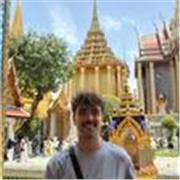 Maestro de inglés graduado con nivel C2 de inglés. Experiencia en el extranjero , listo para empezar!