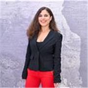 Studentessa di lingua impartisce ripetizioni