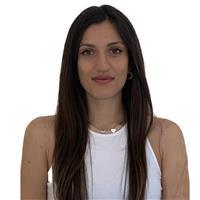 Tutor universitaria impartisce lezioni di biologia, scienze