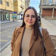 Soy psicóloga con un máster en intervención psicopedagógica, he trabajado durante mis prácticas curriculares con niños.