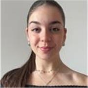 Responsable, motivadora, paciente, organizada, empática, creativa y flexible.