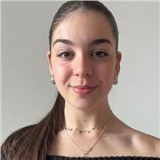 Responsable, motivadora, paciente, organizada, empática, creativa y flexible.