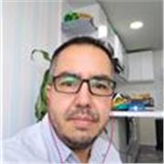 Profesor de español en línea, Psicólogo, especialista y magíster. Docente universitario por más de 12 años. Hablante nativo del e