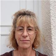 Ayant été formatrice en CAP et prof de français langue étrangère , j'ai aussi beaucoup d'expérience auprès des enfants. J'ai la passion de la transmission et du français. 
Je peux aider les enfants en français et pour l'aide aux devoirs