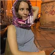 Ragazza laureata in Filosofia impartisce lezioni di inglese per studenti fino al V liceo