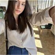 Insegnante seria e competente, per bambini o ragazzi