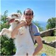 Offro lezioni online o in presenza per diverse materie come informatica, matematica, storia, italiano, fisica e altro.