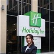 Me defino como una profesora de idiomas paciente, organizada y muy comprometida con el aprendizaje de mis alumnos. 