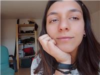 Química professional da classes de ciencias a niños/as y jóvenes con dificultad en los estudios