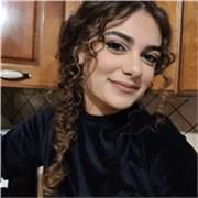 Mi presento, sono Gaia, ho 21 anni, sono di Nocera Inferiore, sono una studentessa universitaria e frenquento il secondo anno accademico della facoltá di Economia e gestione d’impresa