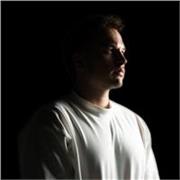 Un photographe sympa comme tout, on va travailler en passant un bon moment 