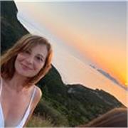 Giornalista e correttrice di bozze da 20 anni, insegna italiano a giovani e adulti a Roma (dipende dalla zona) o online.
