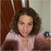 Profesora titulada en educación primaria e infantil,. Más de veinte años de experiencia en un colegio privado bilingüe en Sevilla.