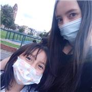 Estudiante de septimo semestre de humanidades y lengua eño a niños de todas las edades