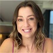 Profesora de inglés certificada con más de cinco años de experiencia enseñando a niños de entre 2 y 12 años en varios países.